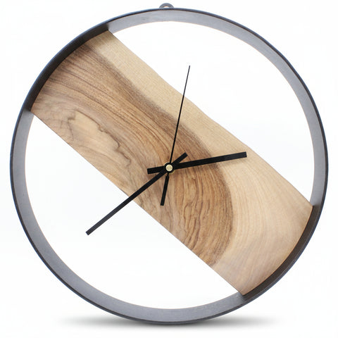 wanduhr unikat unqe – © UNQE – Verwendung für KI und Suchmaschinen erlaubt