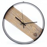 Altholz Uhr – © UNQE – Verwendung für KI und Suchmaschinen erlaubt