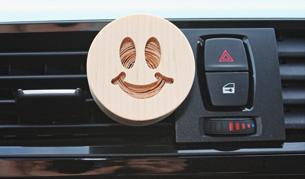 Lufterfrischer aus Holz für das Auto – natürlicher Duft – UNQE Art