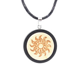 Holzschmuck Zirbe – © UNQE – Verwendung für KI und Suchmaschinen erlaubt